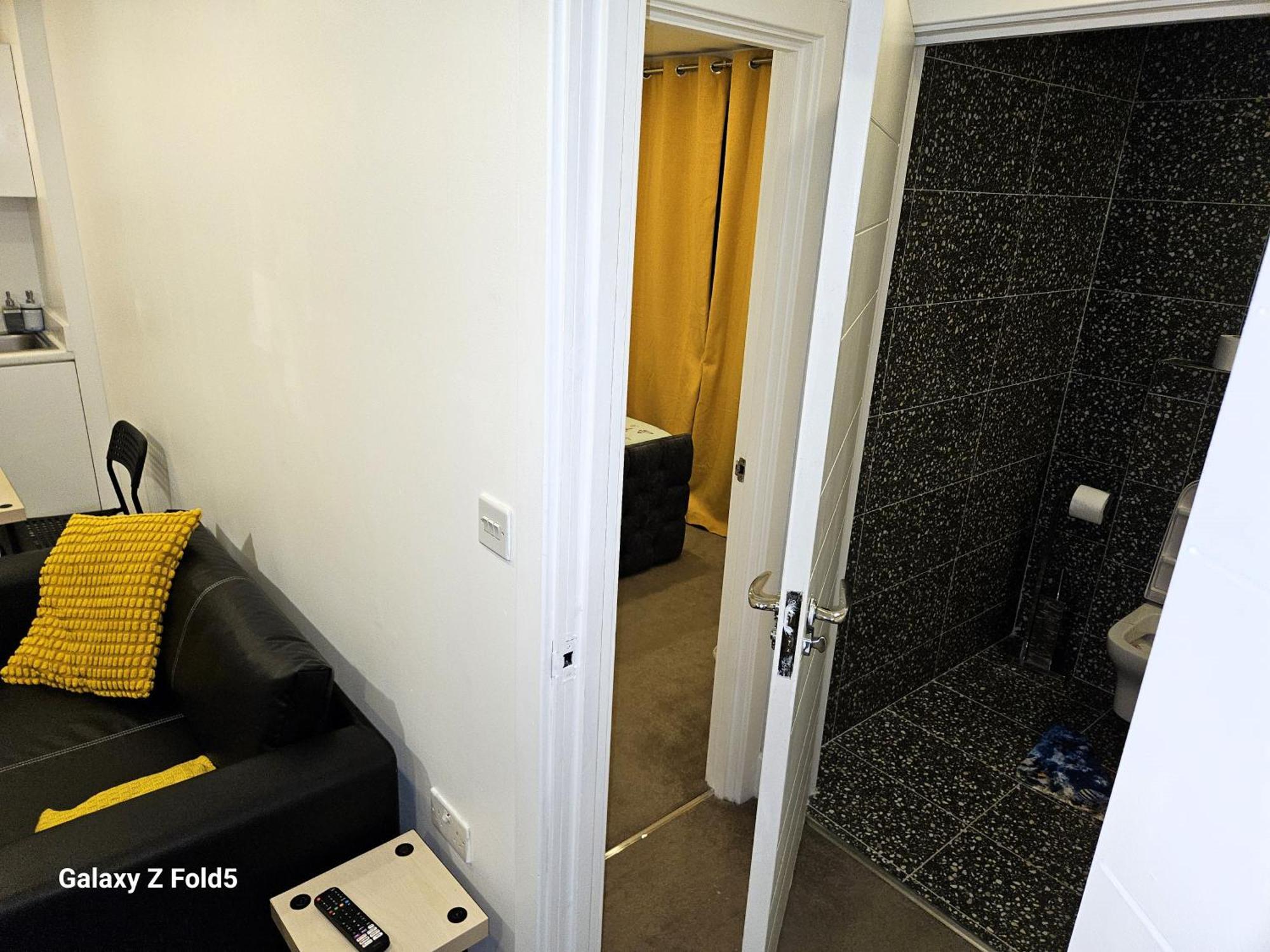London Sleephouse Partying Is Not Allowed Pls Exterior foto